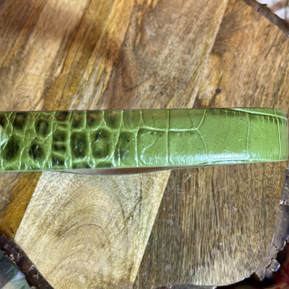 Vtg ANN TAYLOR Size Medium Green Leather Croc Embossed Belt Silver Closure NEW - Picture 16 of 16